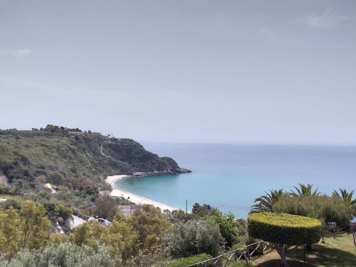 Residence Esmeraldo Capo Vaticano Buitenkant foto